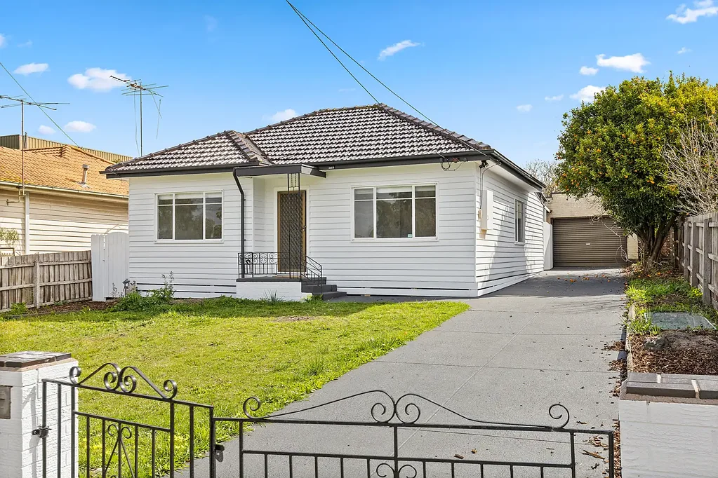 Newly Renovated Large Family Home With Plenty of Space and Large Backyard!