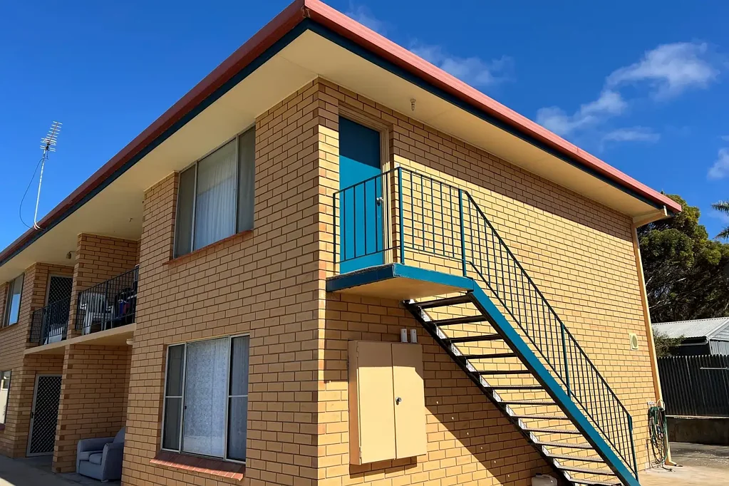 UPSTAIRS UNIT, GREAT LOCATION