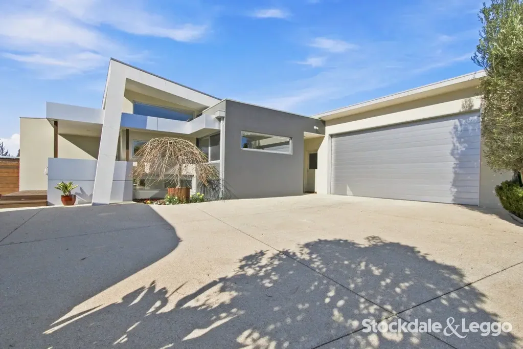 Traralgon 4कमरा THE COMPLETE FAMILY PACKAGE – SPACE, PRIVACY & EXCEPTIONAL OUTDOOR LIVING