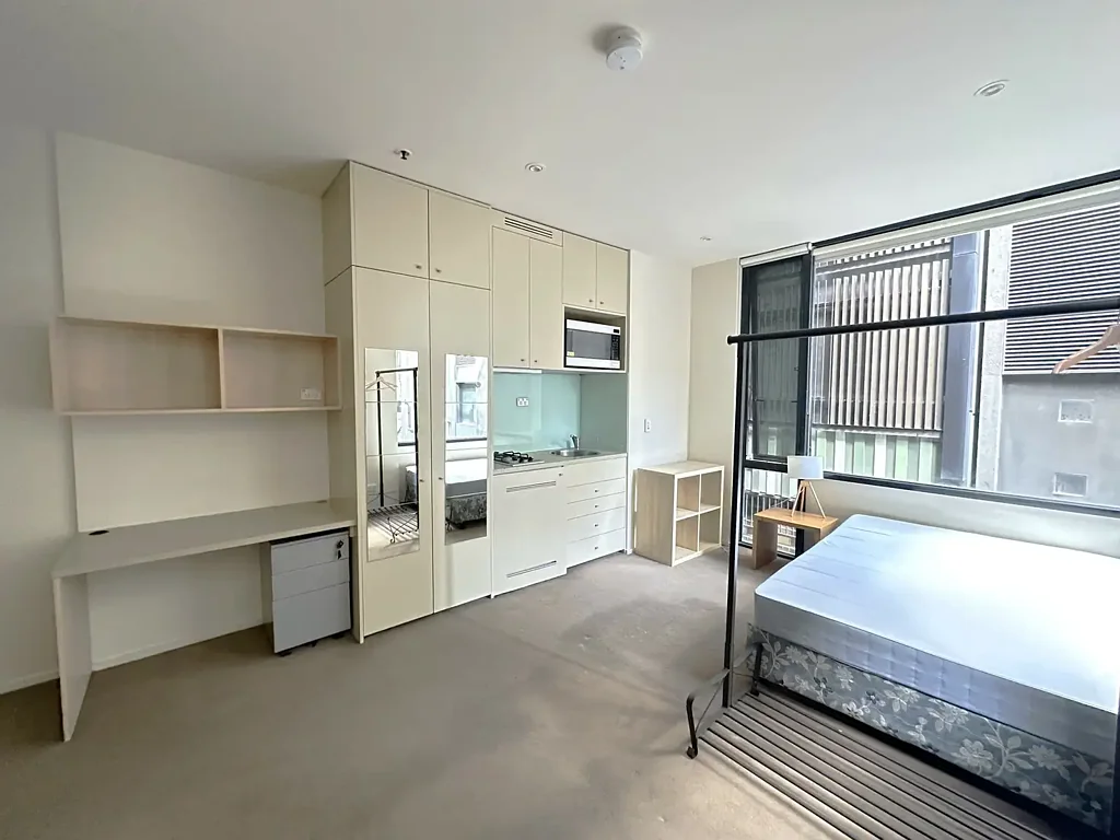 MELBOURNE CBD FULLY FURNISHED STUDIO