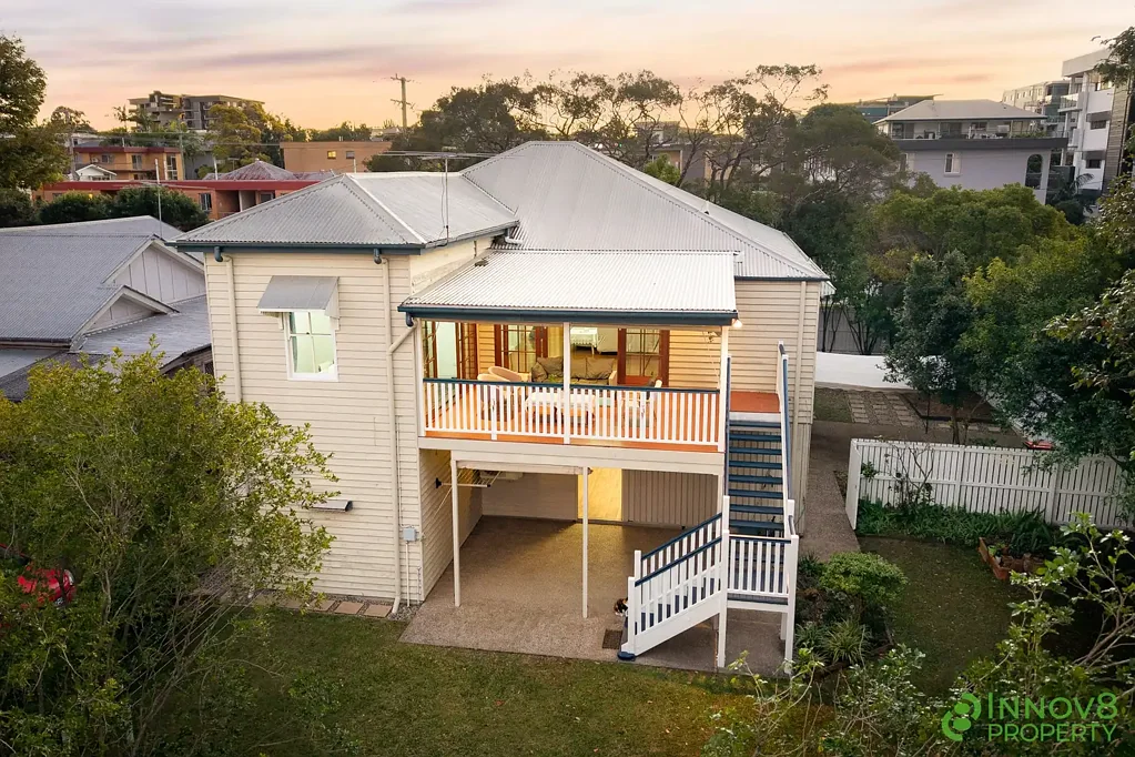 Nundah 6ਬੈੱਡਰੂਮ Character-Filled Queenslander With Genuine Dual-Living Versatility Right In The Heart Of Nundah!