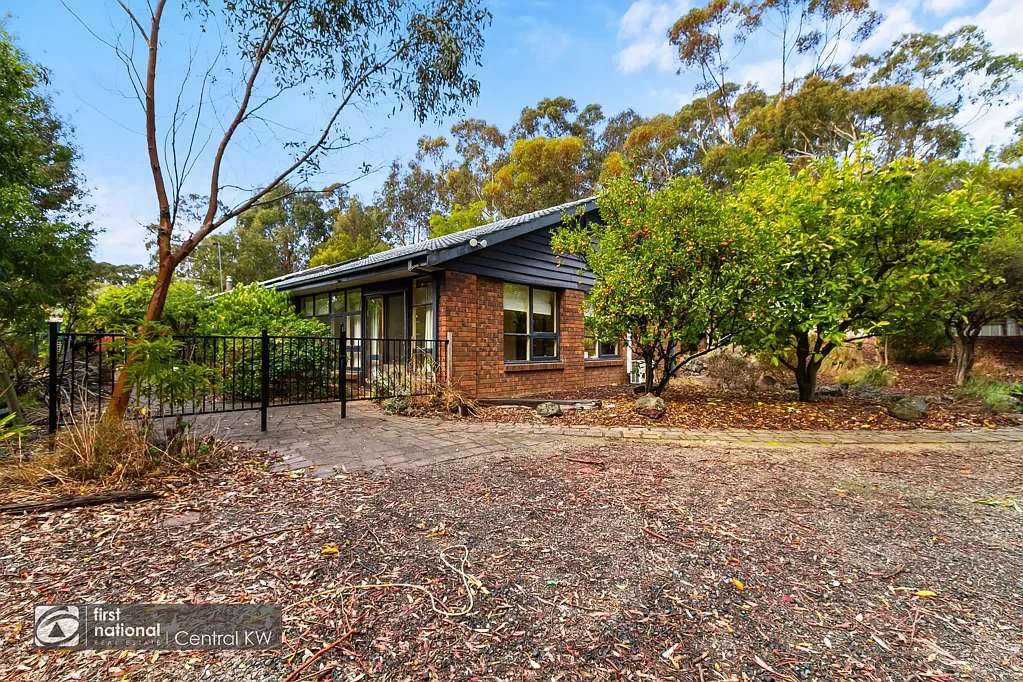 Churchill 5 Bedroom A Private Bushland Retreat with Endless Potential