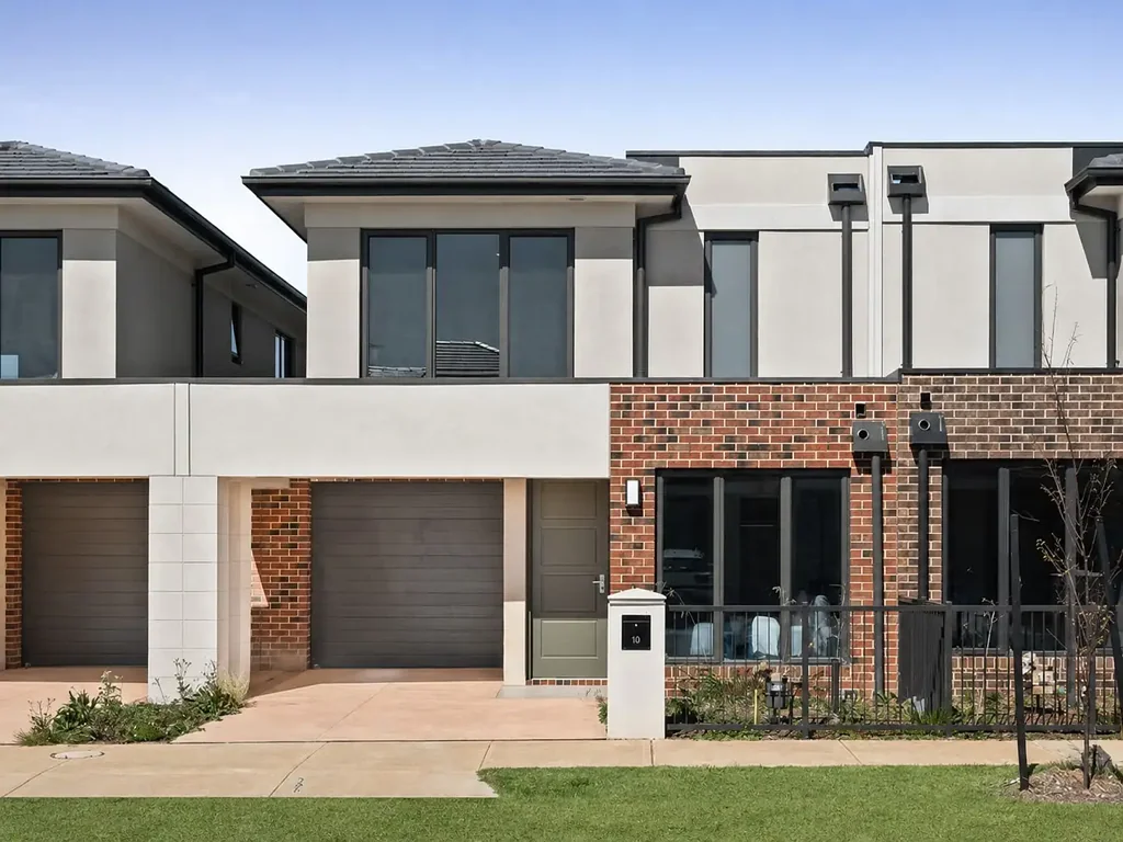 Modern Family Living in a Prime Narre Warren Location – Casey Green Estate