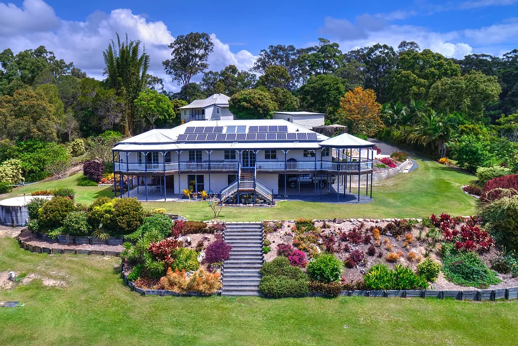 Black Mountain 4Kwarto Luxurious Modern Queenslander on 15.8 Acres in Noosa Hinterland with Dual Living - A Perfect Rural Escape