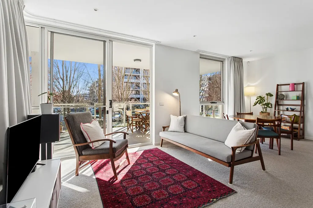Barton 1房  Classic Barton Living with Large Covered Balcony