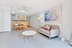 14/112-116 Surf Parade, Broadbeach