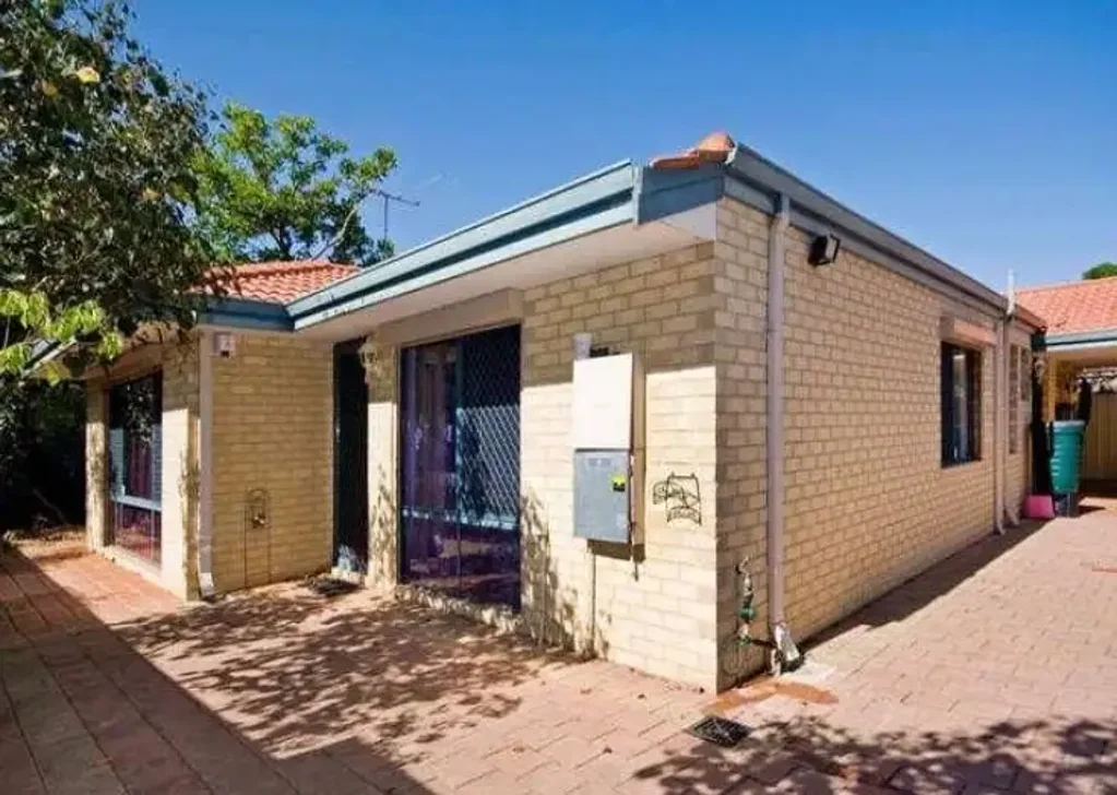 Easy Care Home - Handy Location!