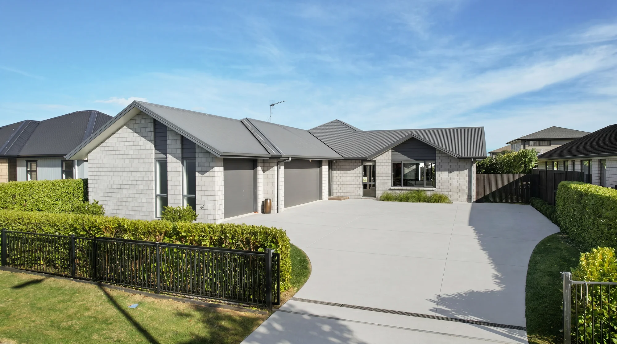 Cambridge 4ਬੈੱਡਰੂਮ Refined Living with Triple Car Garaging