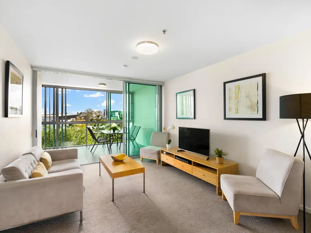 Kangaroo Point 1房 Peninsula公寓 石材台面 现代电器 宽敞阳台 全管道空调 现场管理 游泳池 健身房 步行便利 Beautiful Apartment in Peninsula Apartments!