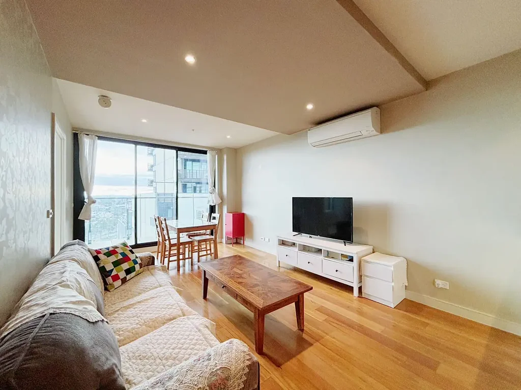 6 months lease ONLY until 31/12/2026 - Spacious 3BED 2BATH Apartment in the Heart of Melbourne CBD for rent
