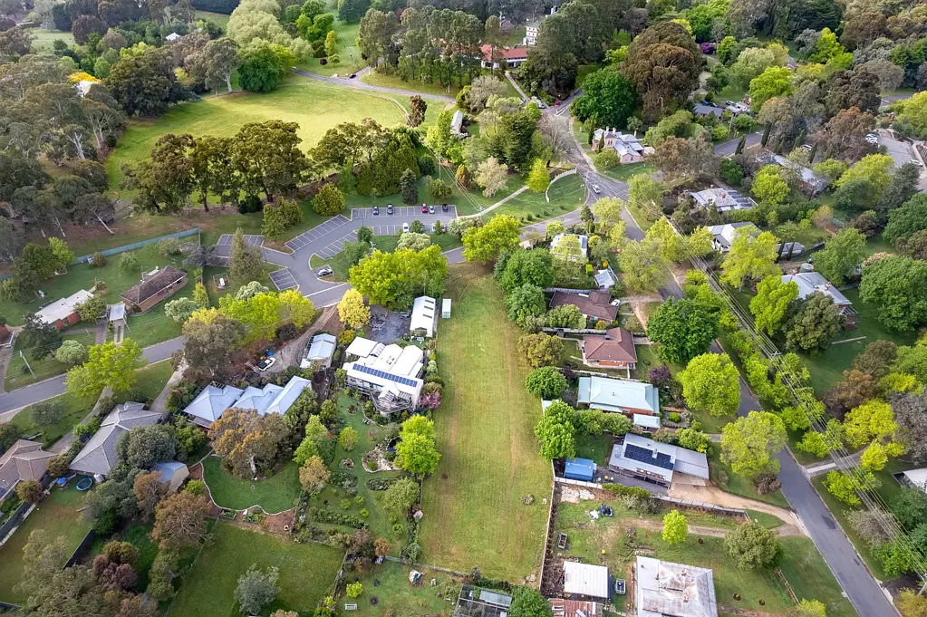 Beechworth Location -  Views -  Size
