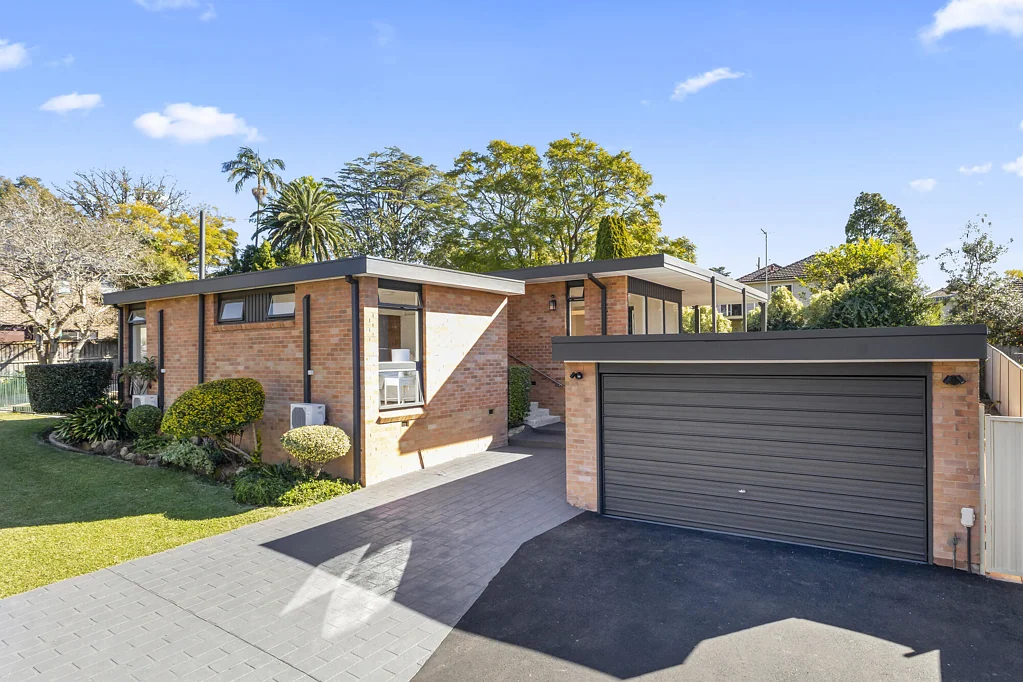 Pennant Hills 5房 北向阳光，隐秘私享，灵活独立空间，距离 Pennant Hills 市中心600米 Northern sunshine, hidden privacy, self-contained flexibility, 600m from the heart of Pennant Hills