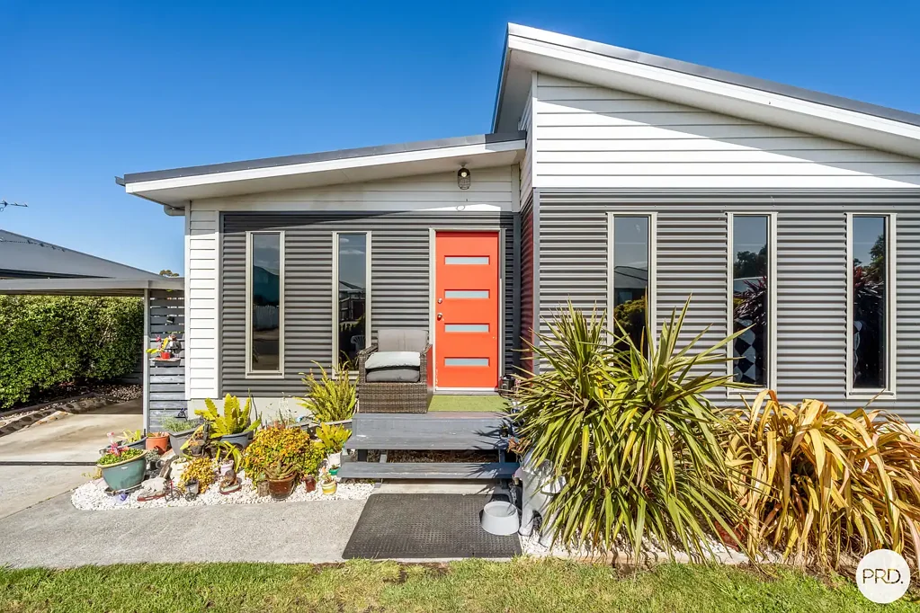Comfortable 3-Bedroom Family Home with Outdoor Entertaining