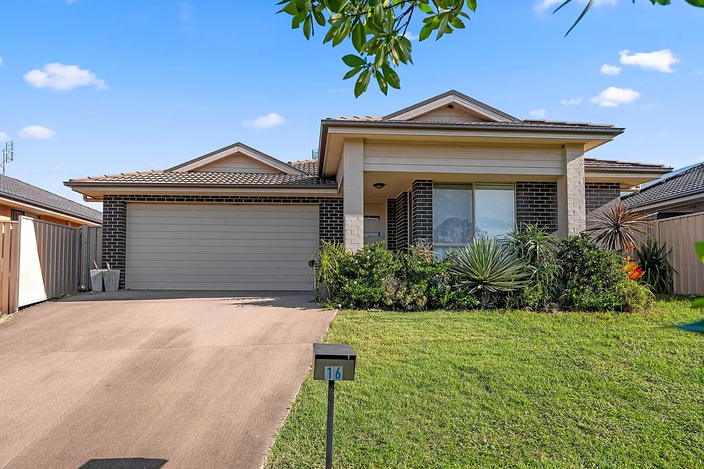 16 Mahogany Crescent, Thornton, NSW 2322