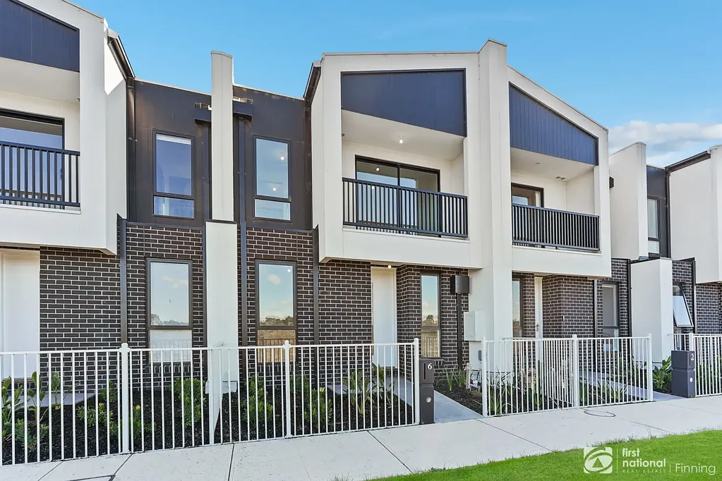 6 Eifel Walk, Clyde, VIC 3978