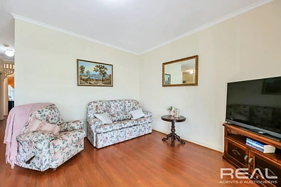 लिविंग रूम - 8 Lakeside Court, Greenwith, SA 5125