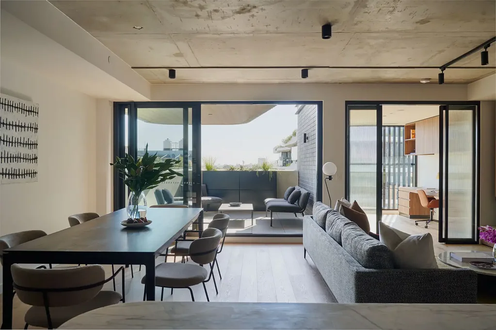 South Melbourne 3Moenga A luxurious urban retreat with stunning views and premium finishes.