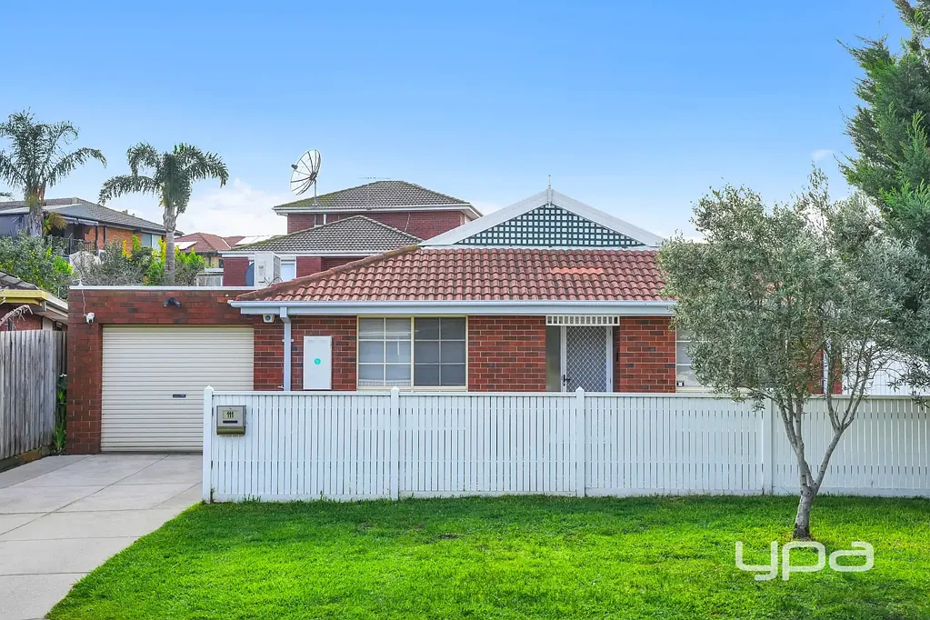Meadow Heights 3Zimmer Fully Renovated & Move-In Ready Located in Prime Meadow Heights