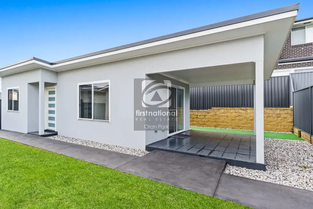 1 BEDROOM + OPEN PLAN LIVING ROOM!