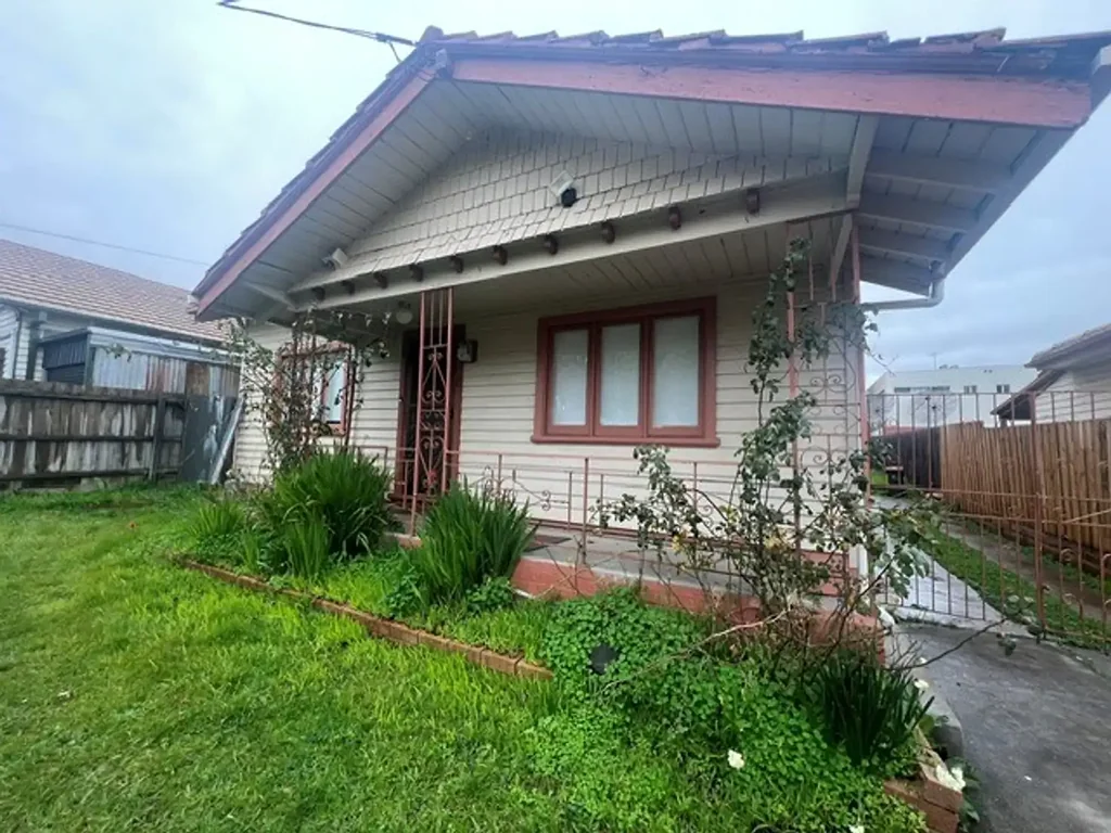 Convenient Three-Bedroom Home in Prime Preston Location