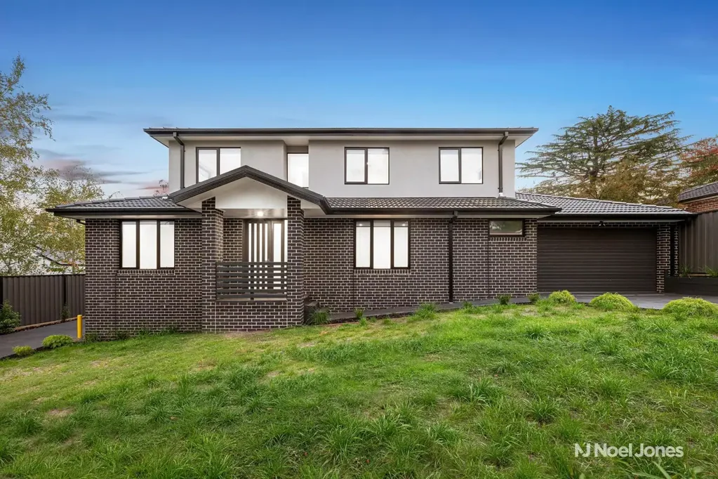 Near-New Executive Townhouse in Prime Ringwood Position