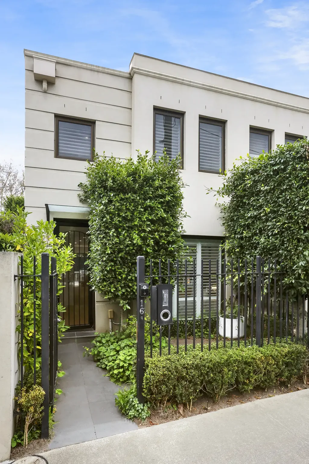 Prahran 3બેડરૂમ Refined Mews-Style Living in a Premier Prahran Pocket