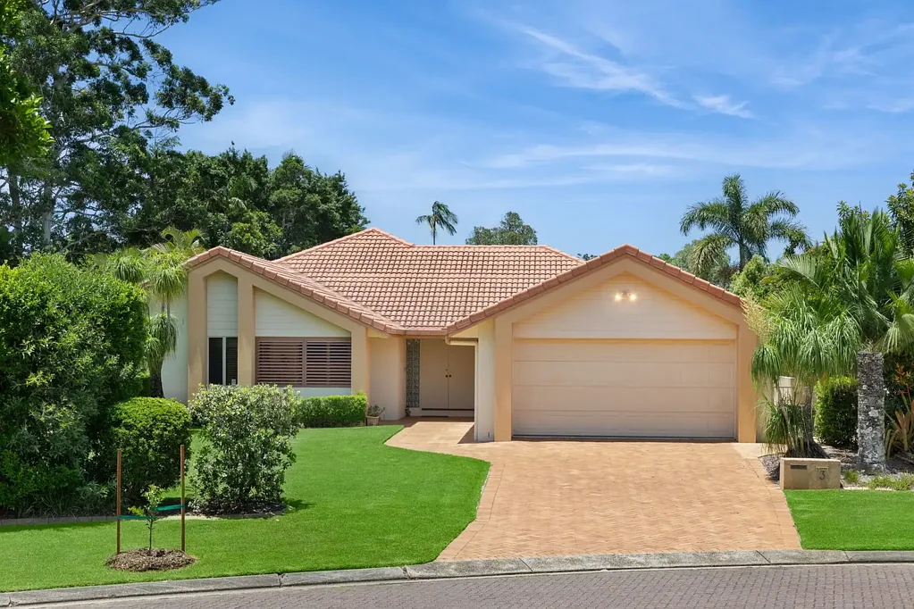 Mountain Creek 4房  Award-Winning Lakefront Family Home with Panoramic Water Views