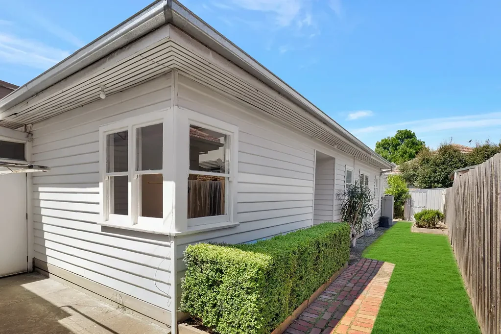 THIS PROPERTY FEATURES: