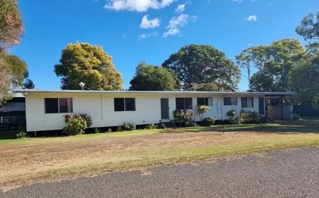 Tidy 3 bedroom unit kumbia