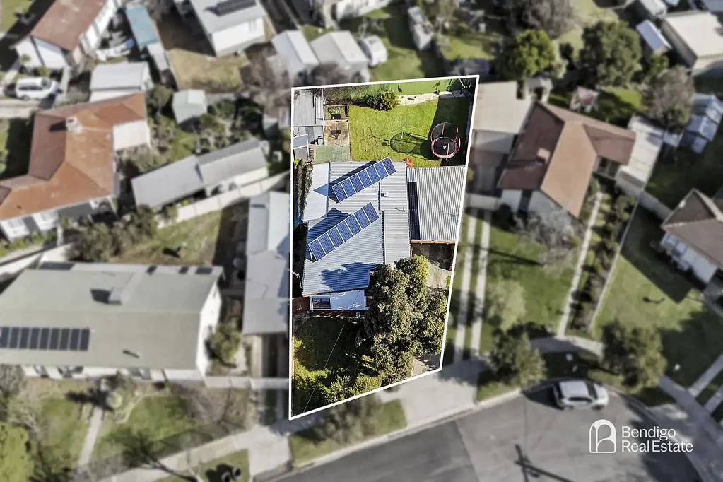 California Gully 3 Slaapkamer A Quiet Court Location with Space, Comfort & Family Appeal.