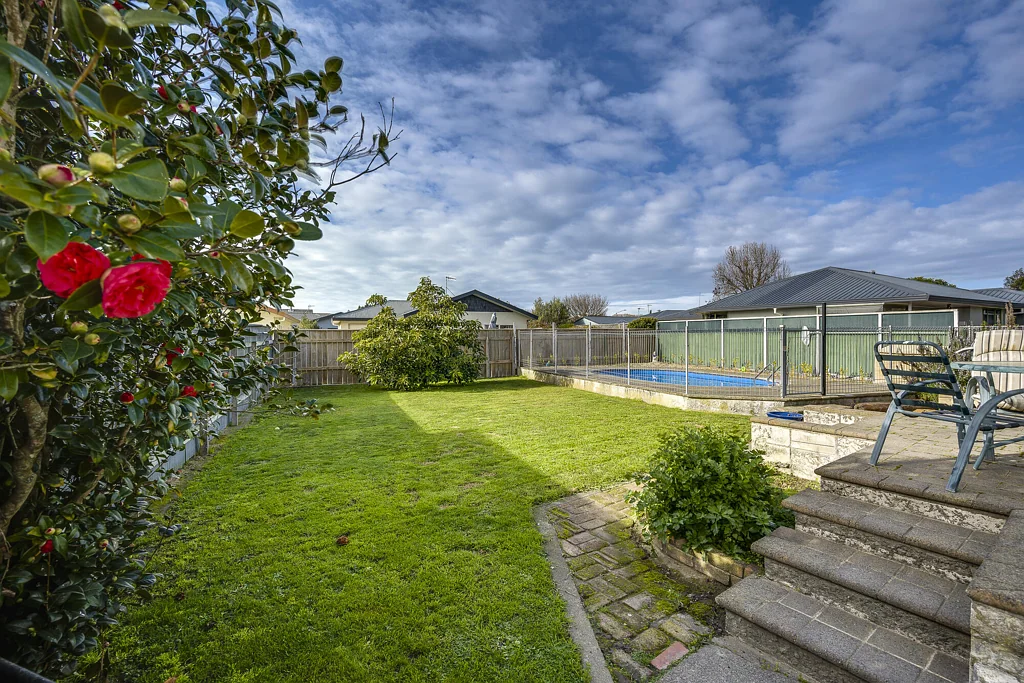 Taradale 3房  Family Living With A Pool To Love