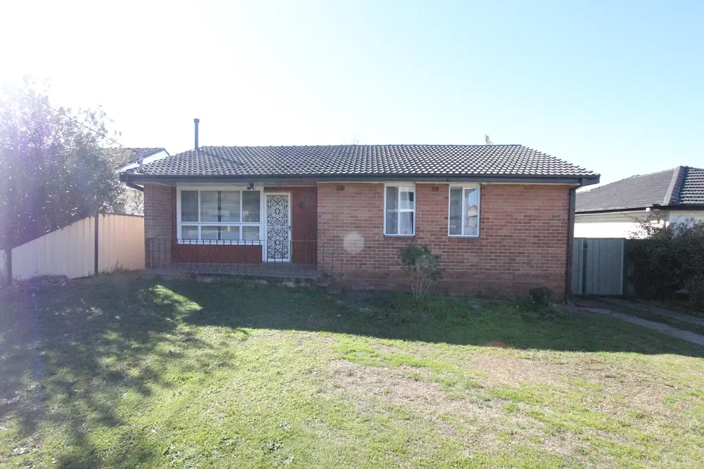 WALKING DISTANCE TO LOCAL SCHOOLS & CASULA MALL