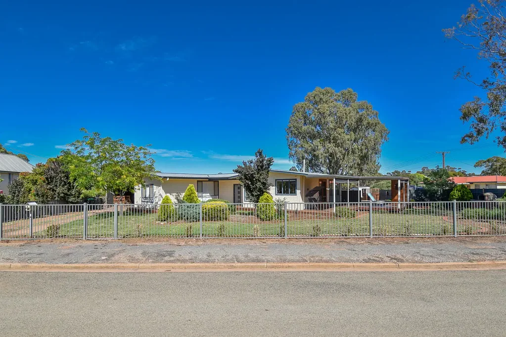6 Clifton Rd, Jamestown, SA 5491
