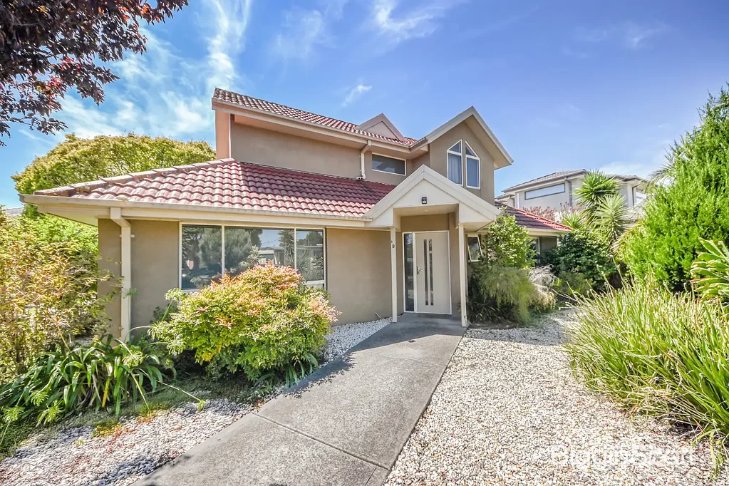 THE ULTIMATE IN TOWNHOUSE LIVING!