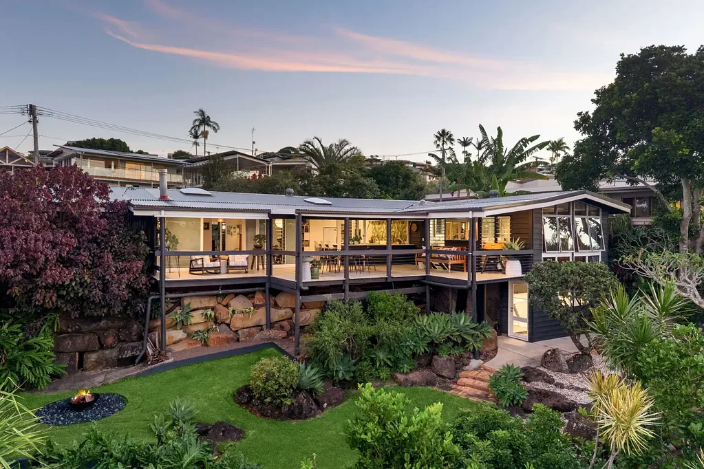 Buderim 4 Slaapkamer Enchanting Entertainer with Prized Northern Views