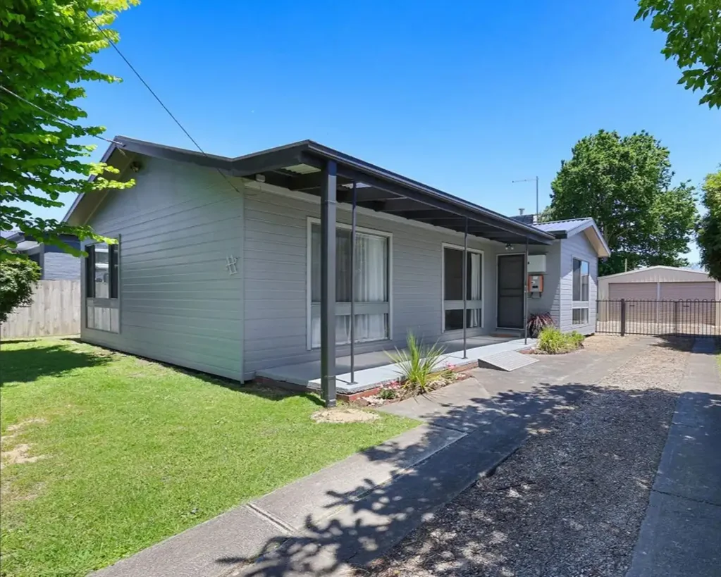 Three Bedroom House with Great Shed