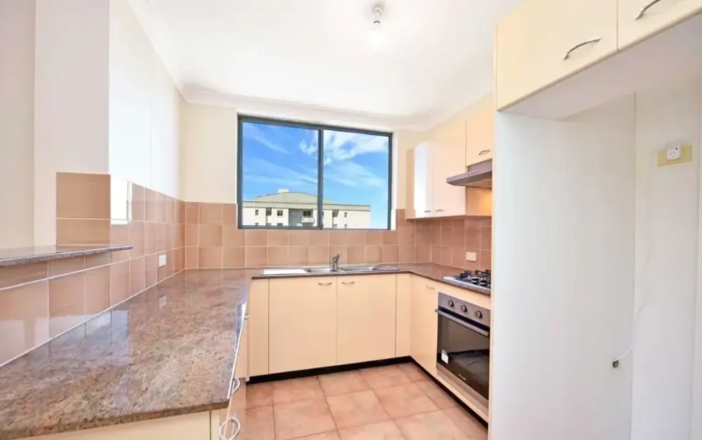 Light Filled Apartment In The Heart of Maroubra