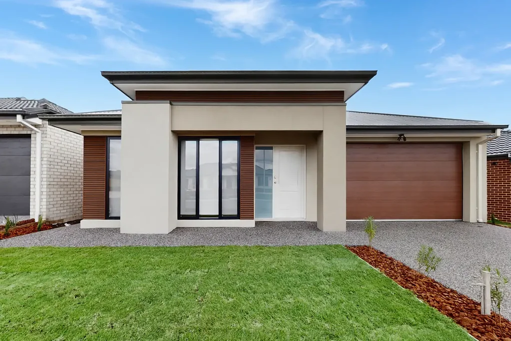 Exceptional Family Living with Five Bedrooms & Multiple Living Zones