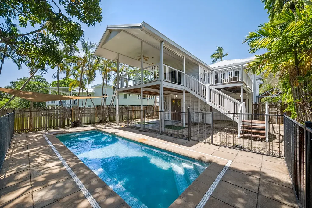 West End 3chambre Position, Lifestyle, and Liveability Under Castle Hill