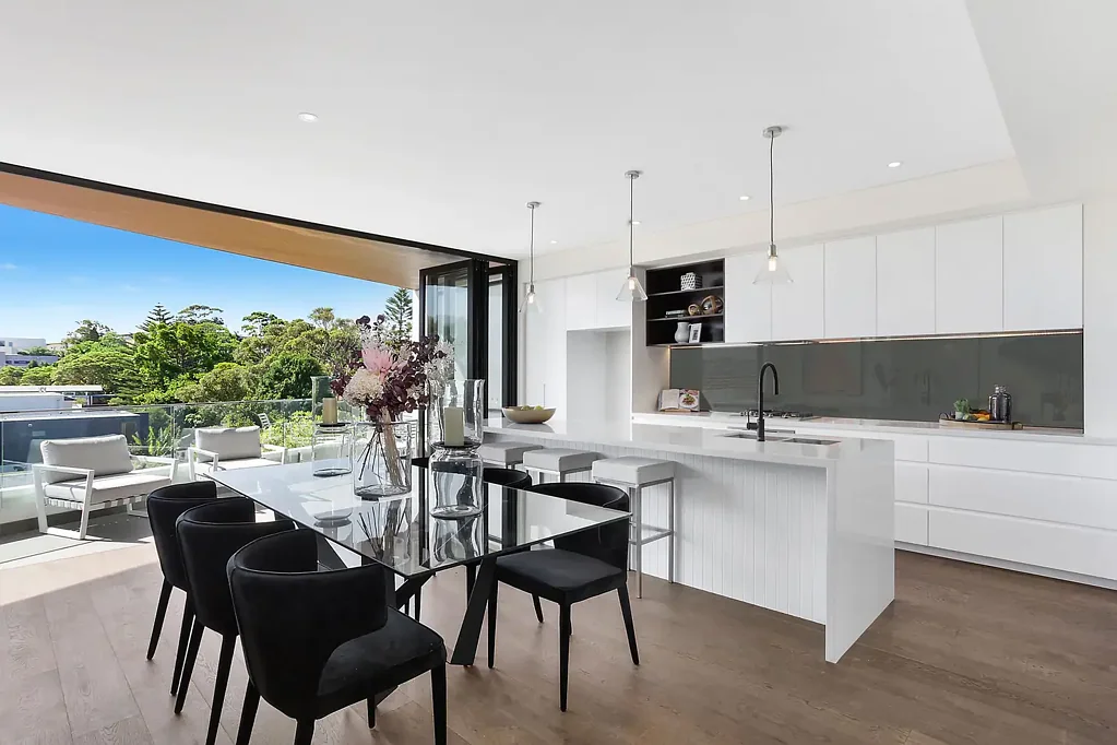 Rose Bay 3ਬੈੱਡਰੂਮ Stylish Top-Floor Apartment with North-West Aspect, Harbour & City Glimpses