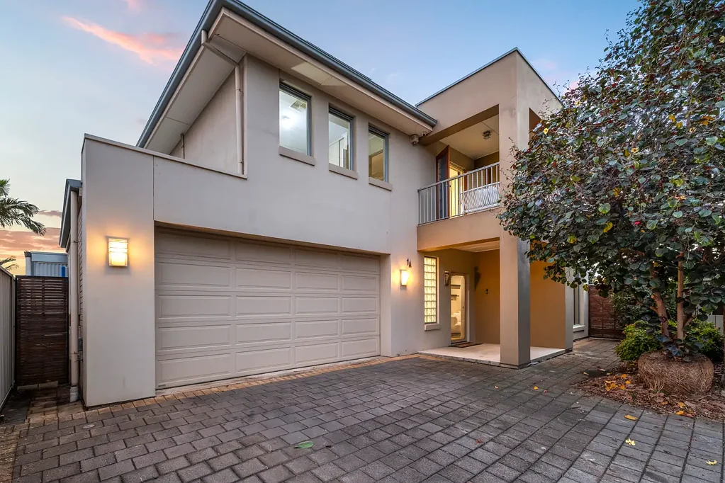 Vale Park 4chambre Feature-Packed Designer Living with Elevated Family Appeal