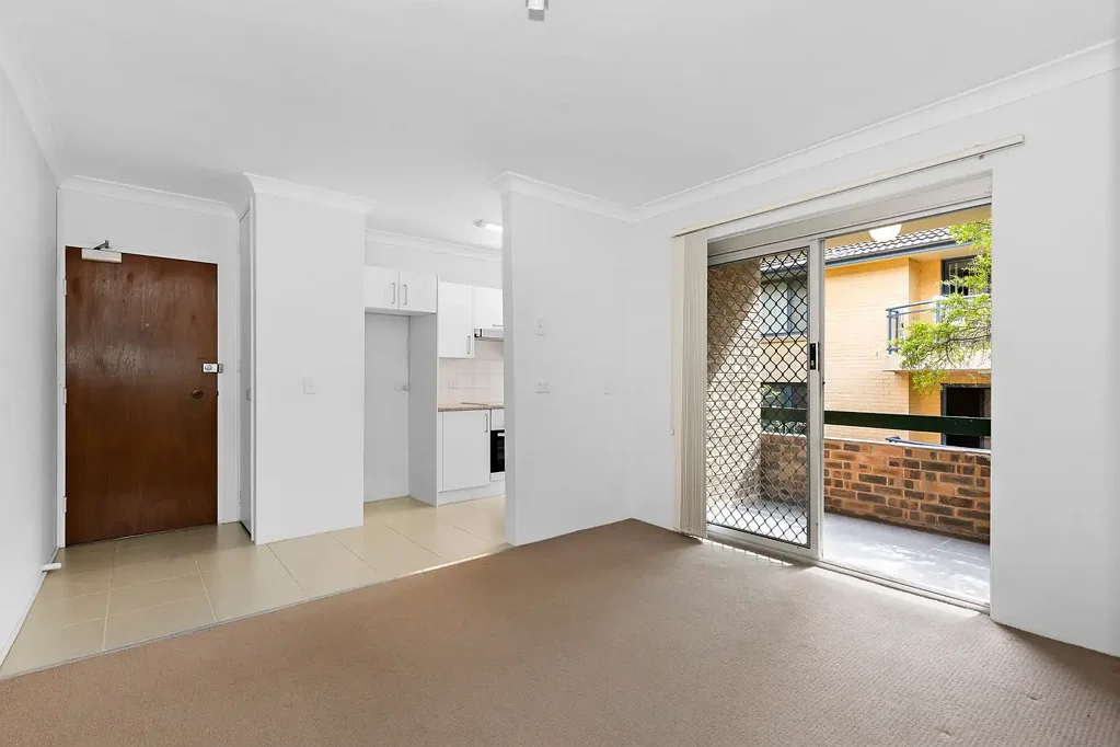 Convenient & Comfortable Living in the Heart of Eastwood
