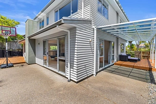 31 Harrowglen Drive, Northcross, North Shore City