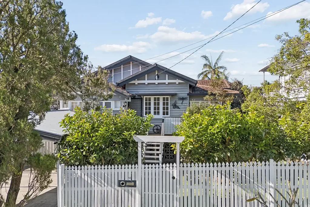 Holland Park West 4房 Holland Park West 完美的家庭Queensland风格住宅 The Perfect Family Queenslander in Holland Park West