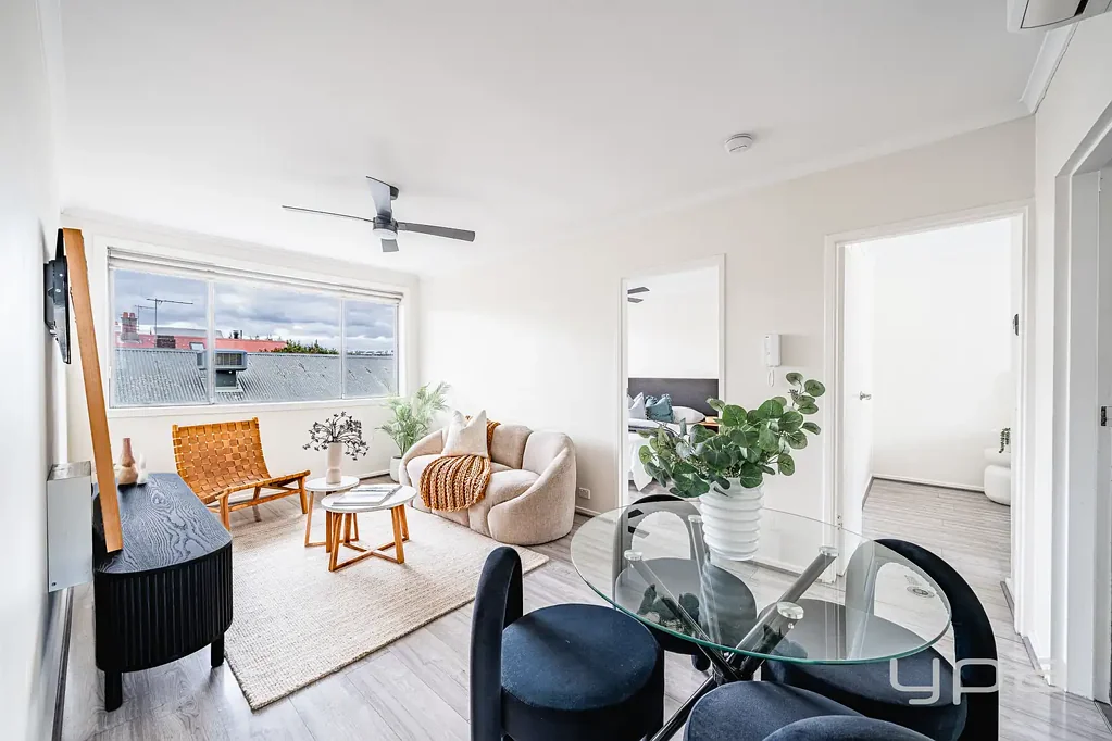 Williamstown 2 Bedroom Stylish Comfort in the Heart of Williamstown