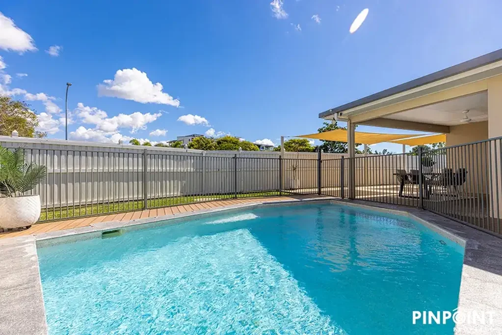 Beaconsfield 4Kwarto Ready for Living: Modern Style, Pool Fun & Big Shed Space