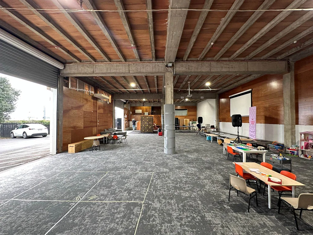 Kingsland KINGSLAND WAREHOUSE WITH 13 PARKS