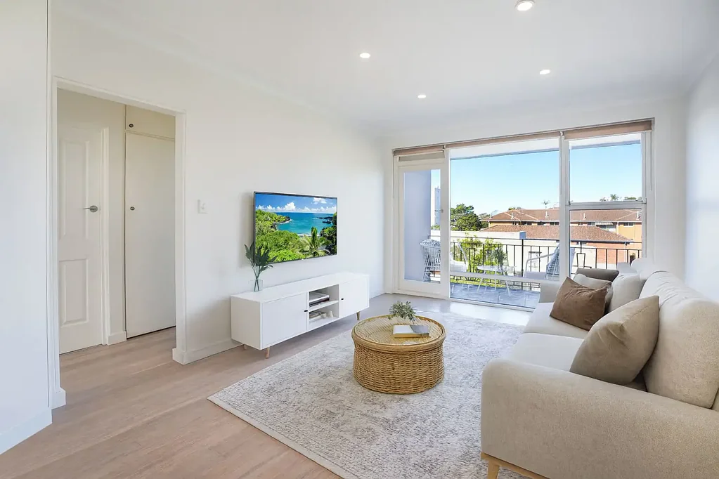 DEE WHY BEACH ON YOUR DOORSTEP!