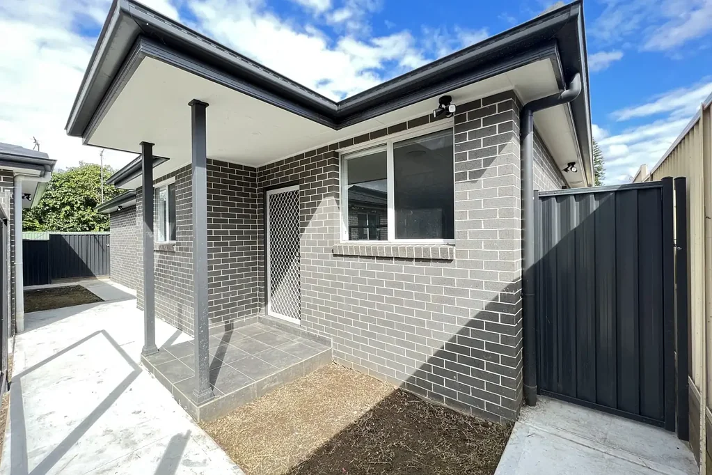 Spacious granny flat in a convenient location.