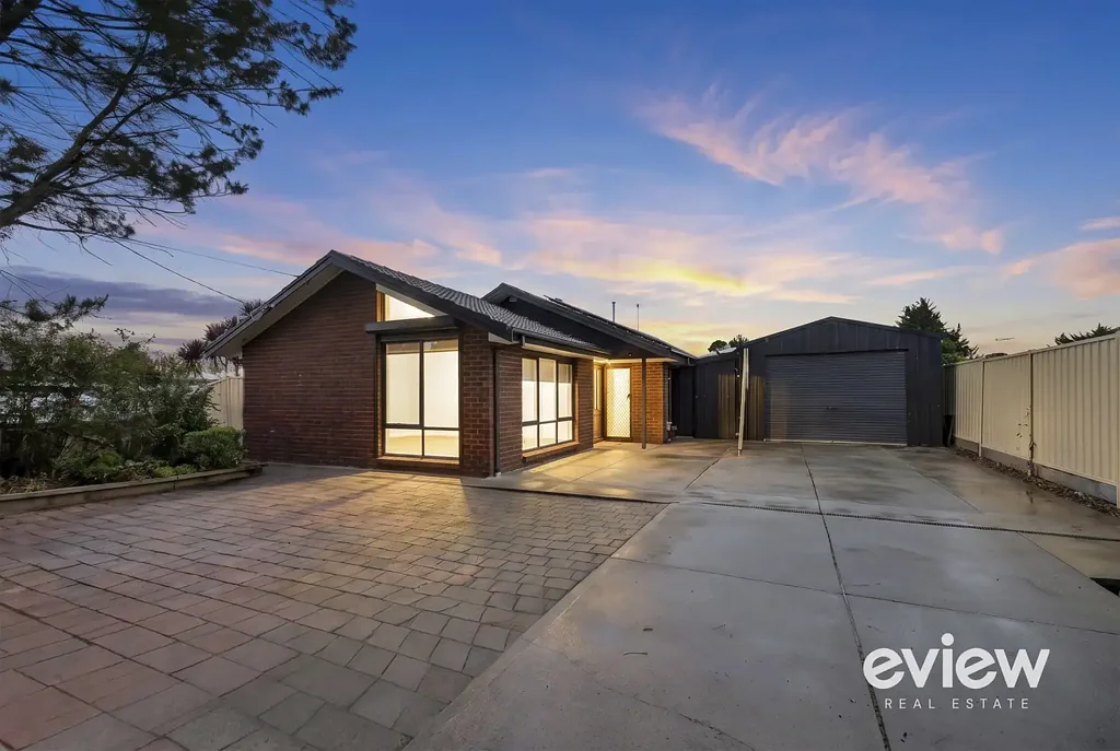 Werribee 3침실 Move In Ready Family Home in a Highly Sought Werribee Pocket